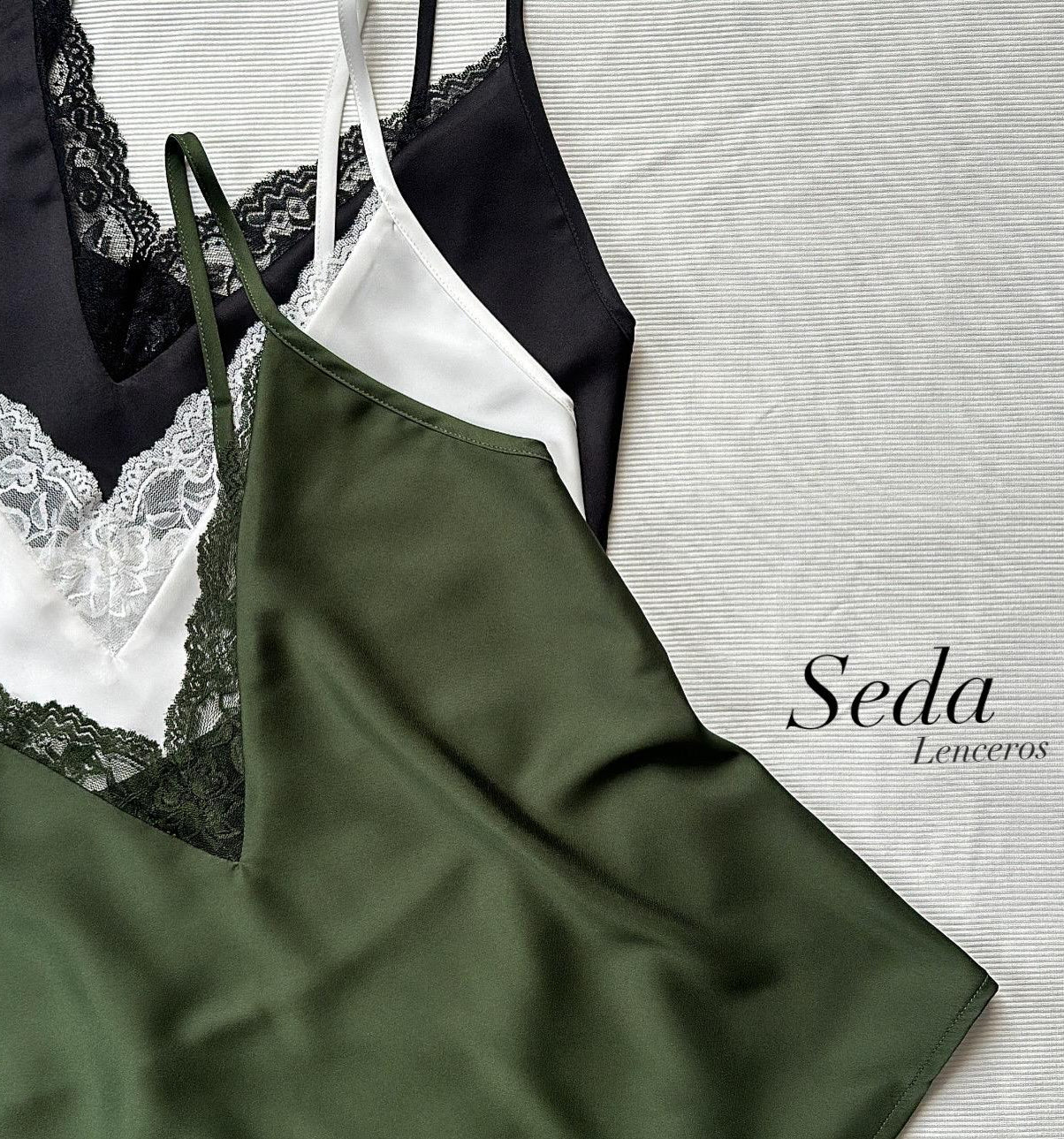 Top seda tiras con encaje