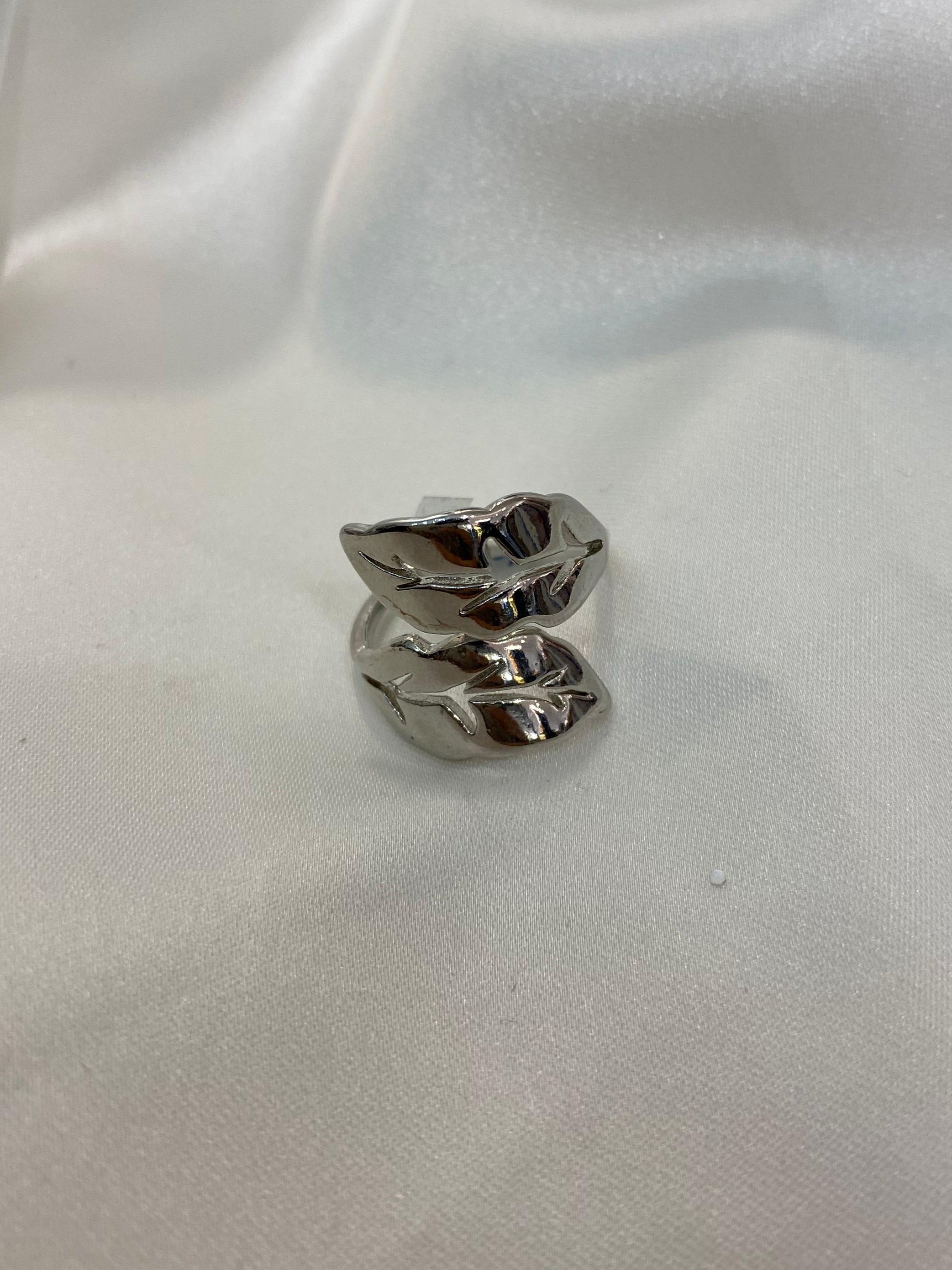 Anillo hojas doble