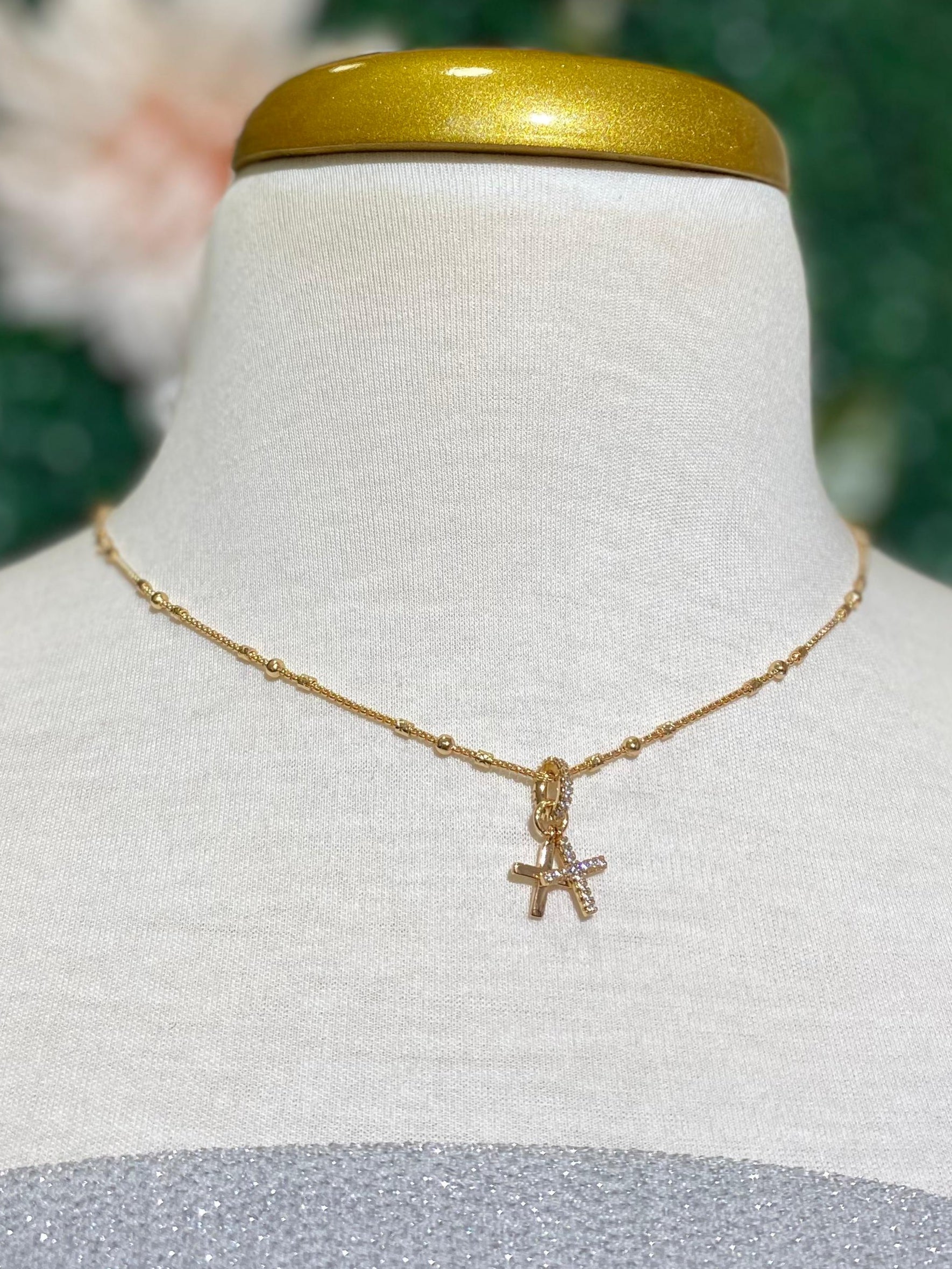 Collar cruces