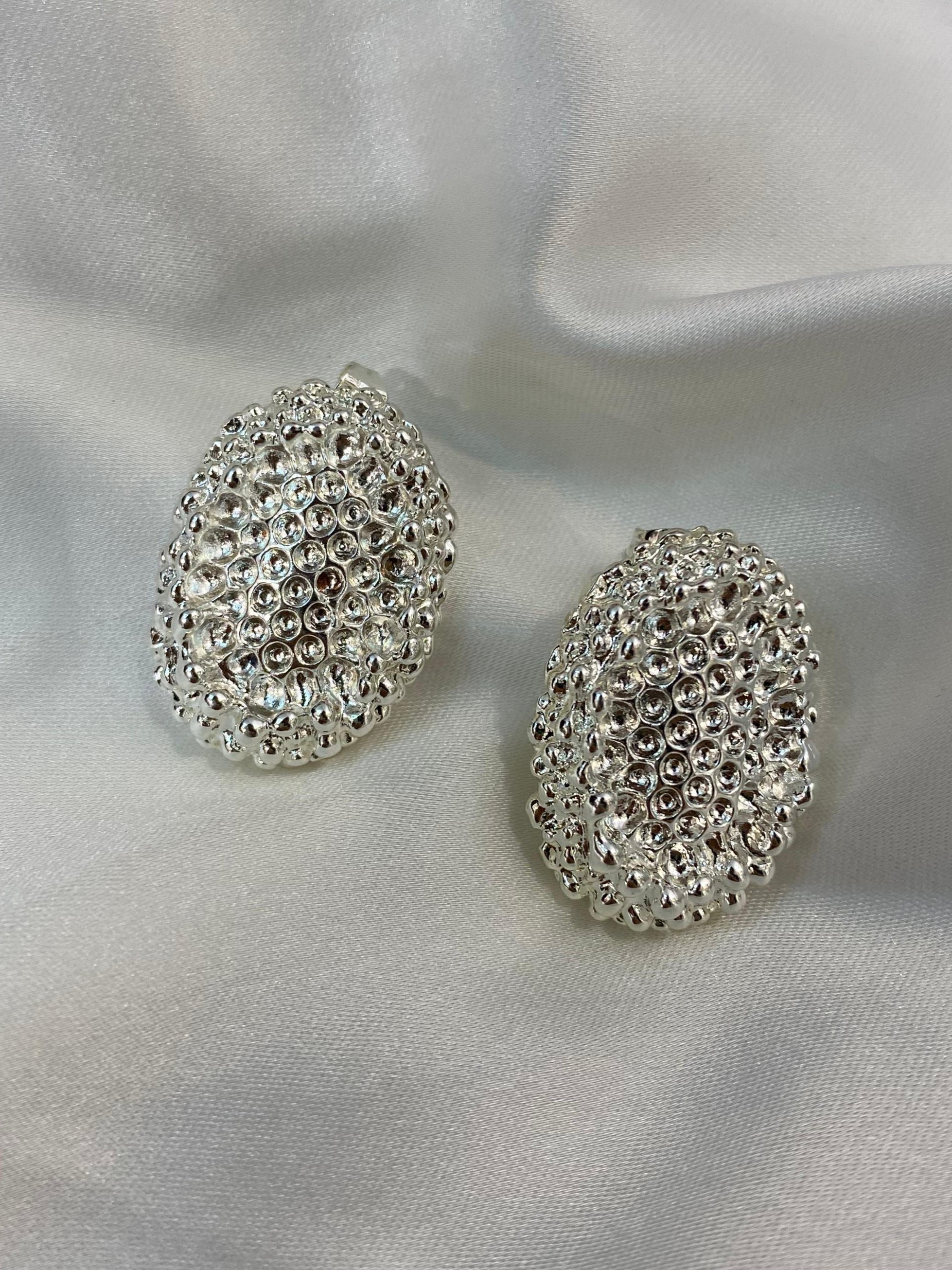 Maxi aretes pegados